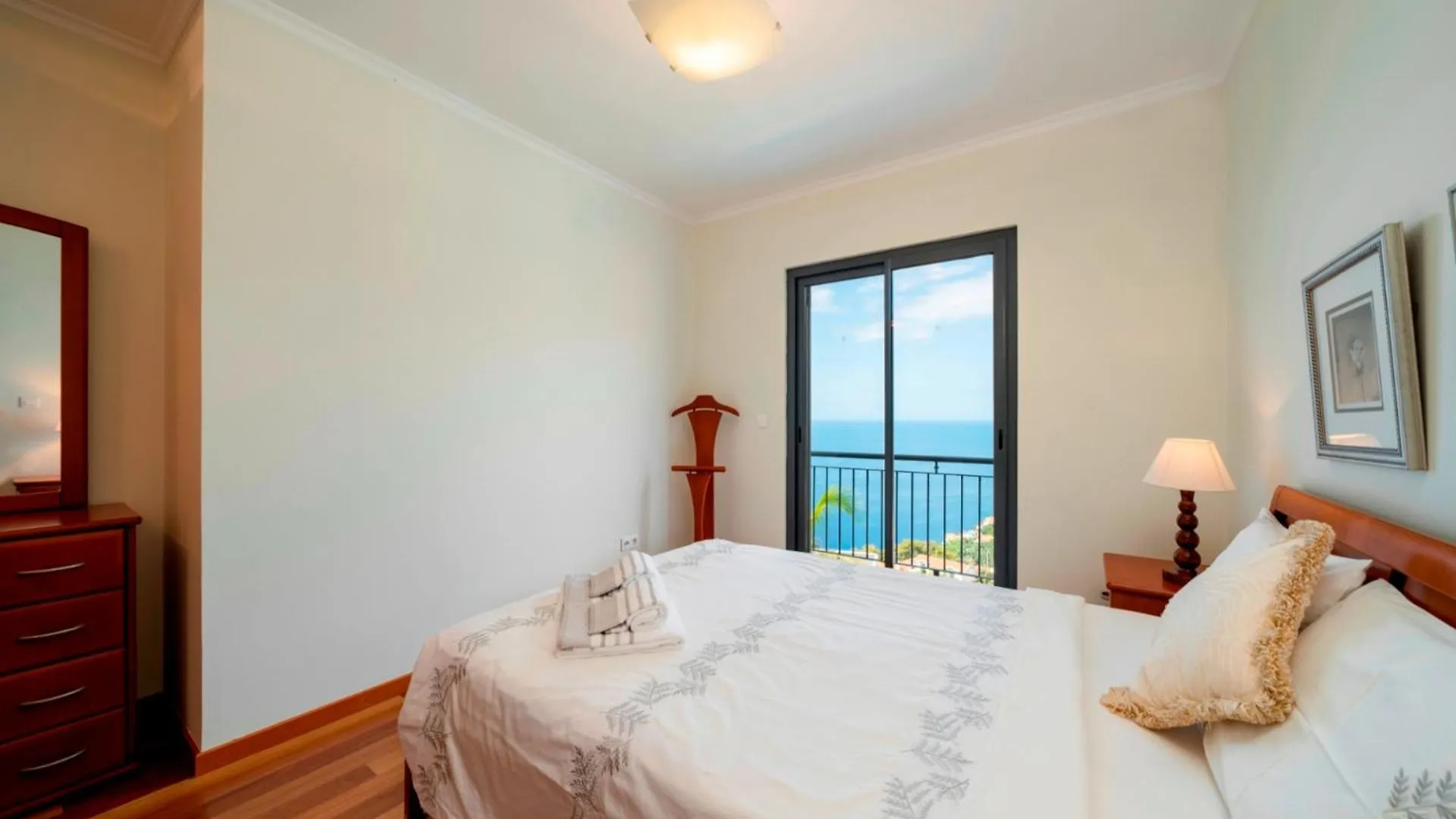 Villa Ourmadeira - Casa Amaro Mar, Tranquil Arco da Calheta